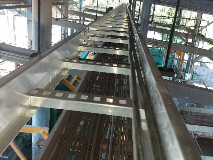 Instalación de canasta para canalización de cableado